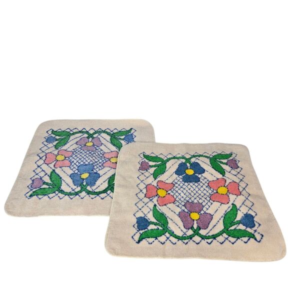 Lot 2 Vtg JP Stevens Utica Fine Arts Washcloth Flower Trellis Beige Multicolor - Picture 1 of 9